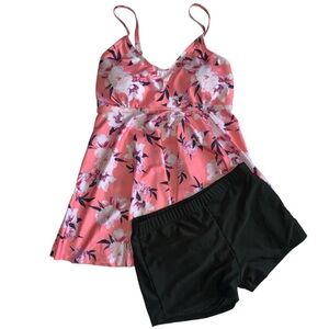 Women’s floral 2 piece swimsuit flow top with black bottom shorts NWOT